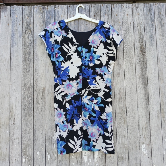 Kut From The Kloth Womens Sz 8 Floral Mini V-back Shift Dress Short Sleeve - Picture 4 of 6